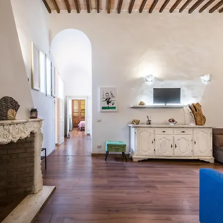 Incantevole Banchi Di Sopra Siena